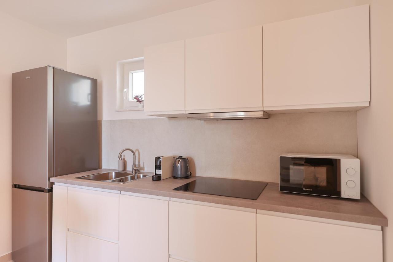 Apartments Mila Свети-Филип-и-Яков Экстерьер фото